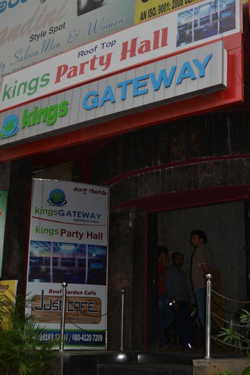 העיר בנגלור Hotel Kings Gateway מראה חיצוני תמונה